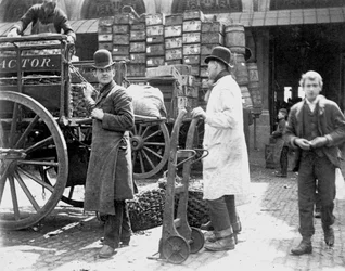 Rozładunek na Billingsgate Market, Londyn, 1893