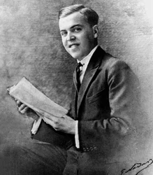 Christian Berard (1902-1949) francuski malarz i projektant kostiumów, kuzyn Madeleine Renaud, fot. Nadar ok. 1920 (zdjęcie czarno-białe)