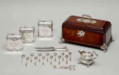 Sprzęt do herbaty, ok.1735 (srebro i drewno)