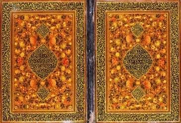 Oprawa Qajar Koran, malowana motywem kwiatowym i medalionem z napisem thuluth, ok. 1801-2