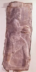 Kamienna płaskorzeźba przedstawiająca sługę Medów (ludzi Iranu). Okres Routeenide. Płaskorzeźba z klatki schodowej Pałacu Dariusza I (550-486 pne) króla Persji. Persepolis, Fars Iran. Zachowaj w Muzeum Sztuk Pięknych w Zurychu