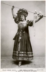 Panna Coralie Blythe jako Mitzi, c1908.