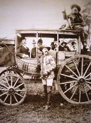 Buffalo Bill Cody (1846-1917) i jego trener Deadwood (zdjęcie czarno-białe)