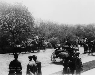 Coaching, Central Park (zdjęcie czarno-białe)
