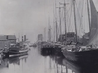 Kanada: Owen Sound Harbor (zdjęcie czarno-białe)