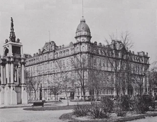 Windsor Hotel i Sir John A Macdonald Monument, Montreal (zdjęcie czarno-białe)