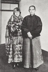 Sun Yat-Sen z żoną (zdjęcie czarno-białe)