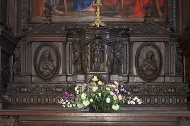 Ołtarz główny (drewno)
