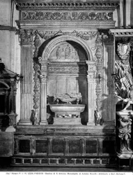 Pomnik Antonio Roselli (marmur)