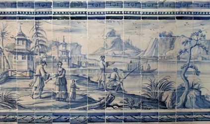 Scena nad brzegiem jeziora w Azji - Azulejos, malowany fajans
