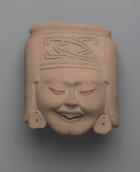 Głowa śmiejącej się kobiety, Totonac (ceramika)