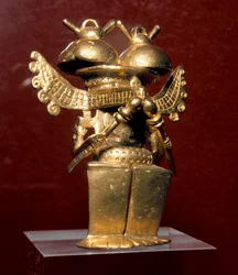 Sztuka przedkolumbijska, cywilizacja Quimbaya (Kolumbia): antropomorficzna statuetka ze złota. 400-1400 n.e. Madryt, Museo de America