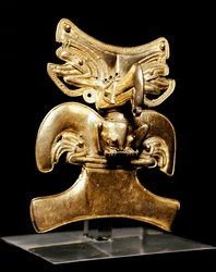 Sztuka przedkolumbijska, cywilizacja Tairona: złoty wisiorek w kształcie ptaka. 10-16 AD. Bogota, Museo de Oro