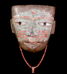 Sztuka prekolumbijska: maska pogrzebowa z cywilizacji Teotihuacán III (300-650 n.e.), Meksyk. Meksyk. Narodowe Muzeum Antropologii