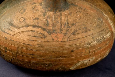 Wazon karinowany / kultura Paracas (terakota)