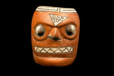Ceramiczny głowomorf / kultura Wari (lub Huari) (terakota)