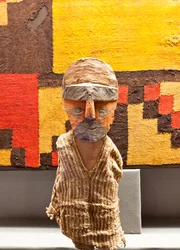 Statuetka pogrzebowa / Peru, kultura Chancay (malowane drewno, włókno tekstylne)