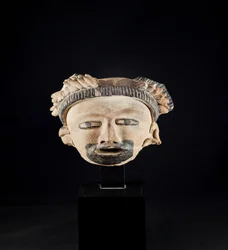 Statuetka głowy / Meksyk, kultura Totanaque (terakota)