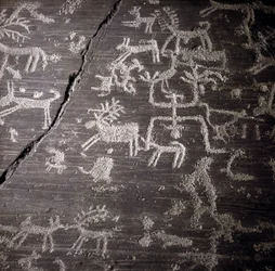 Cywilizacja Camunni, prehistoria, sztuka naskalna: grób, detale wielkiej skały Naquane, w Valcamonica (Val Camonica).Museo archeologico de Milan