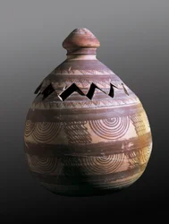 Prehistoria, cywilizacja iberyjska: dentee funerary urn z epoki żelaza. Z Galery (Granada)