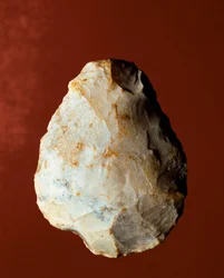 Prehistoria: Biface manufaktury litycznej typu mikokijskiego. Dolny paleolit. Verone, Museo Civico di Storia Naturale, Włochy