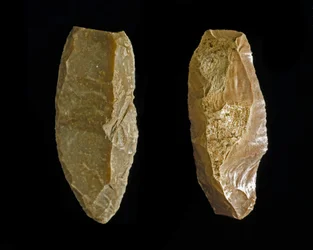 Prehistoria: krzemienne gładziki lub skrobaki z epoki miedzi. Z Umbrii (Włochy). Perugia, Narodowe Muzeum Archeologiczne Umbrii