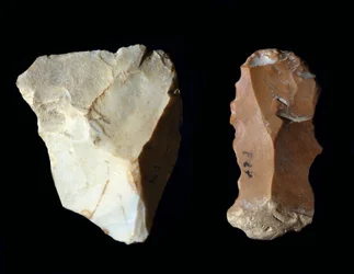Prehistoria: narzędzia krzemienne. Neolit, epoka kamienia. Muzeum Archeologiczne w Fermo, Włochy