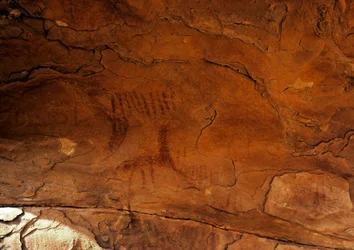 Prehistoria: malowanie ścian. Epoka kamienia 5000-2000 p.n.e. Taghit, Hoggar Highland (Ahaggar), Algieria
