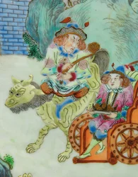 Fragment jednego z pary wazonów z różami cesarskiej rodziny (ceramiczne)