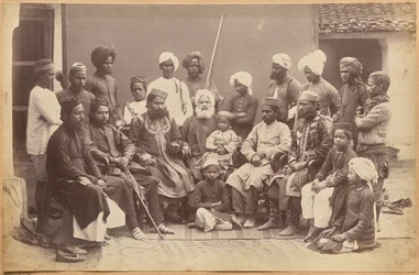 Rodzina Mowhriego Rahmana Alliego Khana, Rewa (awers, na dole)