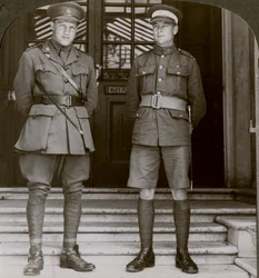 Kapitan MacDougall, DSO i Cadet Mullin, dwa kanadyjskie VC, I wojna światowa, 1914-1918