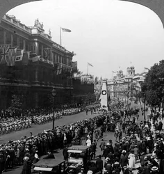 Wojska indyjskie pozdrawiające Nieznanego Wojownika pod Cenotafem, Whitehall, Londyn, ok. 1920 r.