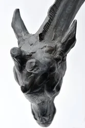 Duża żyrafa z opuszczoną głową, model 1909-10, odlana przed 1913 (brąz) (patrz też 3084917-43)