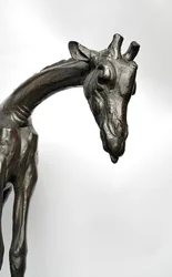 Duża żyrafa z opuszczoną głową, model 1909-10, odlana przed 1913 (brąz) (patrz też 3084917-43)