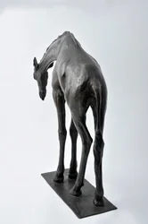 Duża żyrafa z opuszczoną głową, model 1909-10, odlana przed 1913 (brąz) (patrz też 3084917-43)