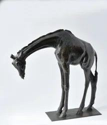 Duża żyrafa z opuszczoną głową, model 1909-10, odlana przed 1913