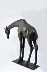 Duża żyrafa z opuszczoną głową, model 1909-10, odlana przed 1913