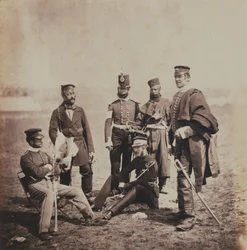 Generał brygady Charles Thomas Van Straubenzee (1812-92) i oficerowie Buffs, z albumu 52 fotografii związanych z wojną krymską, 1855