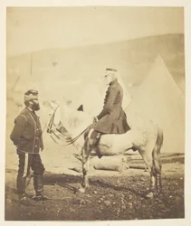 Sir Jas. York Scarlett (1799-1880), generał, dowodził szarżą ciężkiej brygady pod Bałakławą (po lewej); Edward Wm. Lowe (1820-1880), generał (po prawej); zdjęcie wykonane na Krymie
