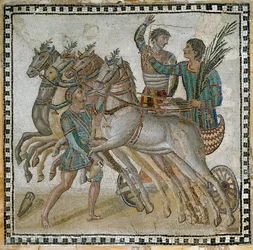 Wyścig rydwanów (quadriga) z woźnicami w pozycji wyjściowej i luzakiem przy białym koniu (na pierwszym planie) - Mozaika, III w.