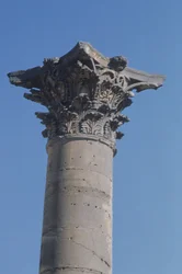 Kolumna z koryncką głowicą z nimfeum, rzymska, II w.