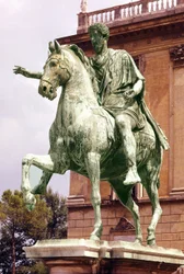 Pomnik konny Marco Aurelio (121 - 180) na Piazza Campidoglio w Rzymie.