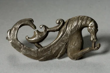 Fibula hipokampu (srebrny)