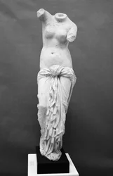 Figura Afrodyty (marmur)