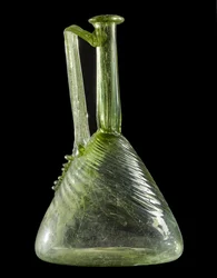 Flagon, z Brackenbraes, Turriff, Aberdeenshire (dmuchane zielone szkło)