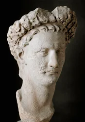 Marmurowa głowa cesarza rzymskiego Domicjana (Tytus Flawiusz Domicjan, 51-96 n.e.). Museo Nazionale Romano, Rzym, Włochy