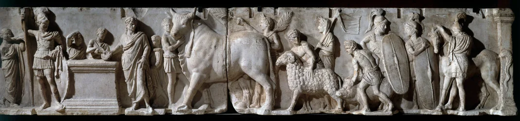 Sztuka rzymska: ołtarz Domicjusza Ahenobarbusa. 100 p.n.e. Scena ofiary dla boga Marsa. Marmurowy relief. Wysokość 2,05 m. Paryż, Muzeum Luwru