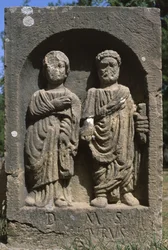 Stela z dwiema postaciami ludzkimi, okres cesarski (27 pne-395 ne)