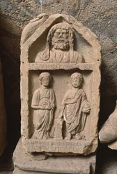 Stela wotywna poświęcona Saturnowi, okresowi cesarskiemu (27 p.n.e.-395 n.e.)