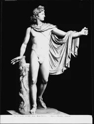 Apollo Belvedere, rzymska kopia greckiego oryginału z IV w. p.n.e. (marmur) (zdjęcie czarno-białe) (po renowacji)